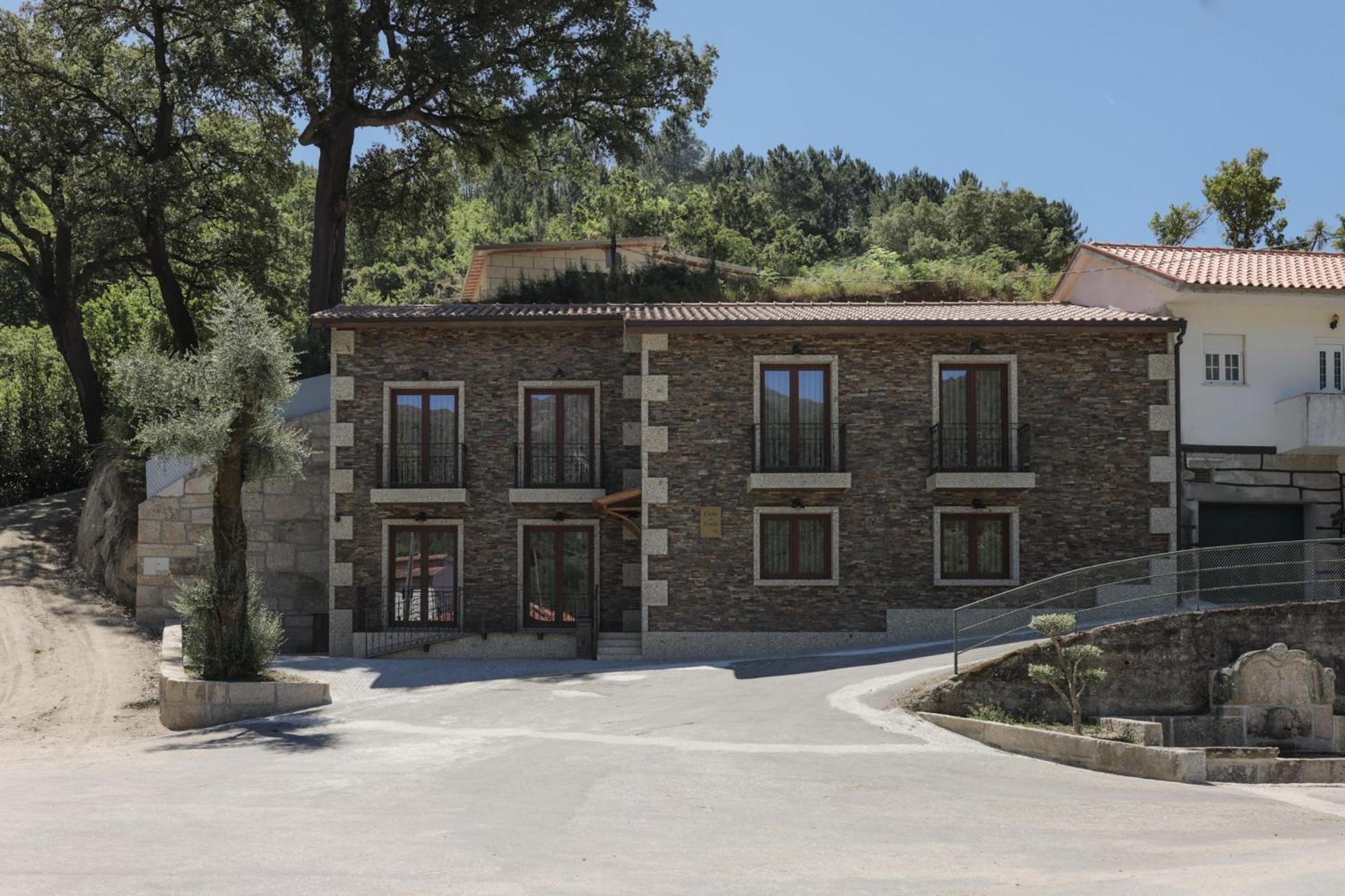 Casa Da Fonte - Geres Hostel Exterior photo